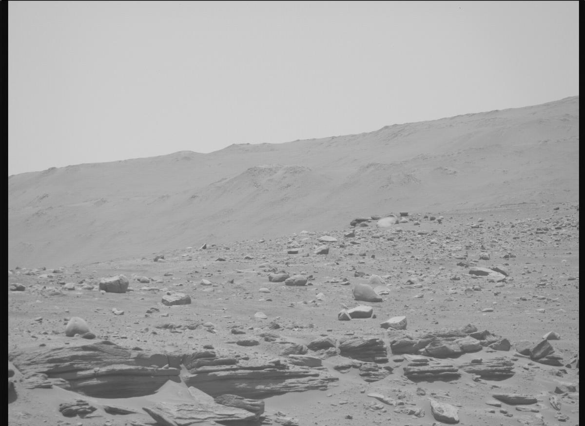 This image was taken by MCZ_RIGHT onboard NASA's Mars rover Perseverance on Sol 737