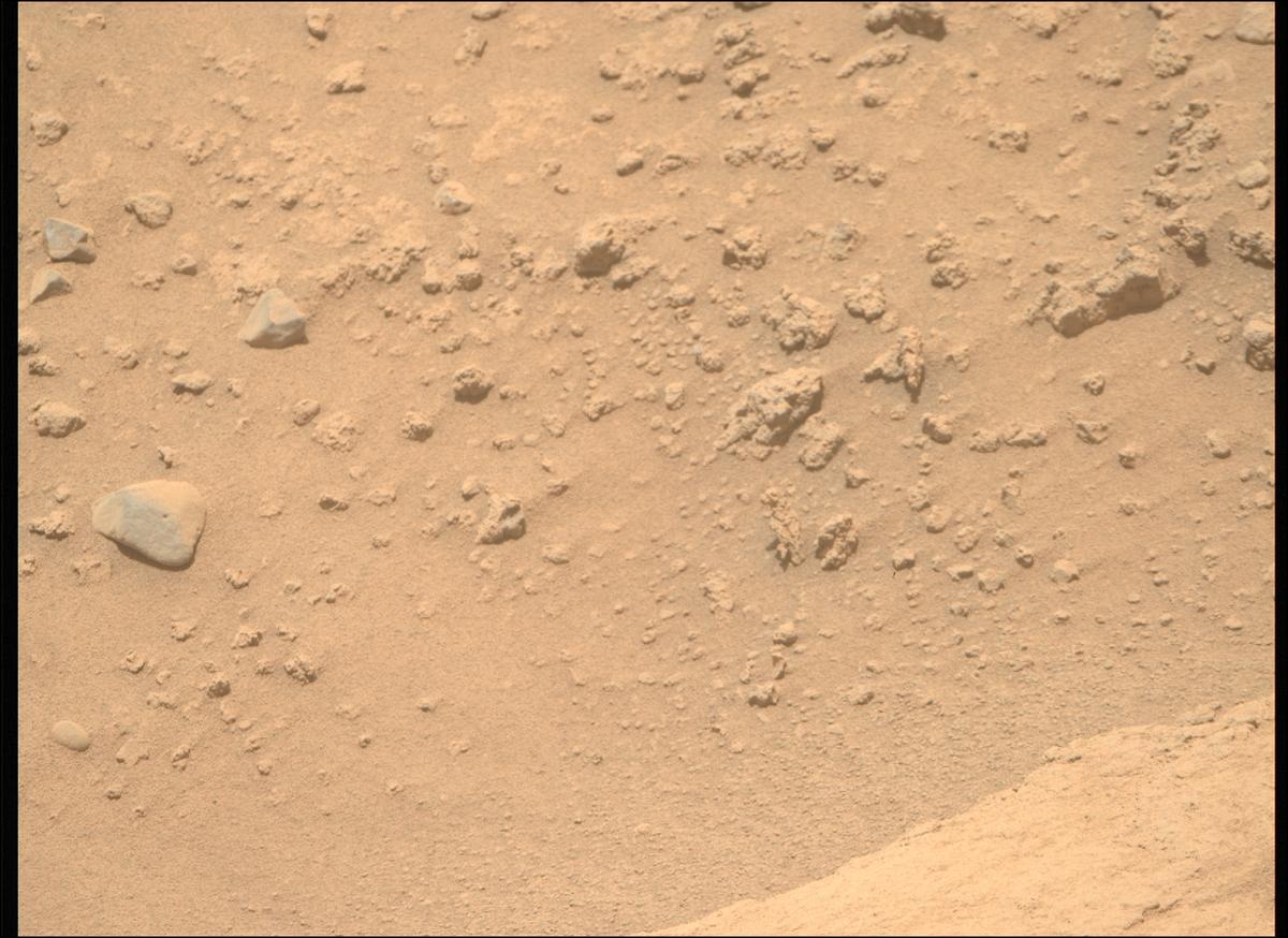 This image was taken by MCZ_RIGHT onboard NASA's Mars rover Perseverance on Sol 737
