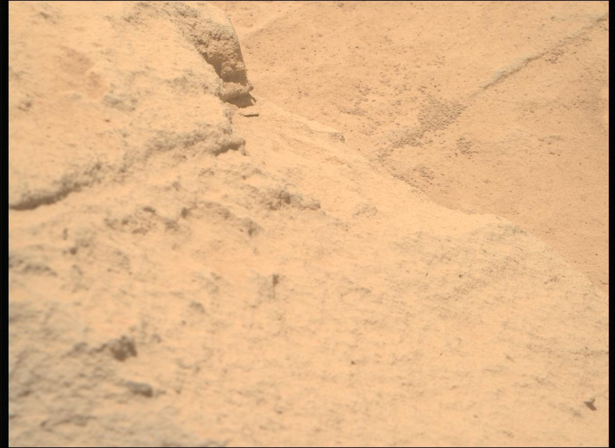 This image was taken by MCZ_RIGHT onboard NASA's Mars rover Perseverance on Sol 737