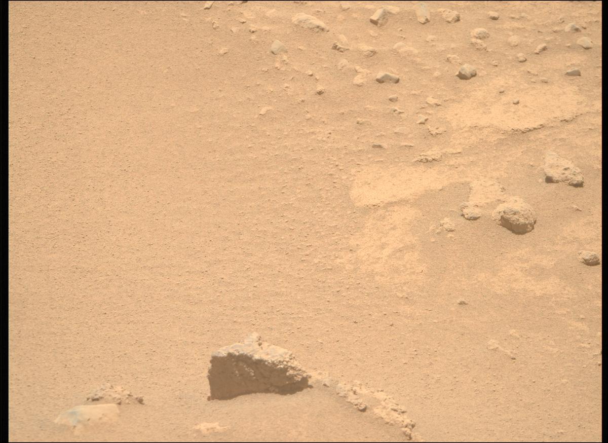 This image was taken by MCZ_RIGHT onboard NASA's Mars rover Perseverance on Sol 737