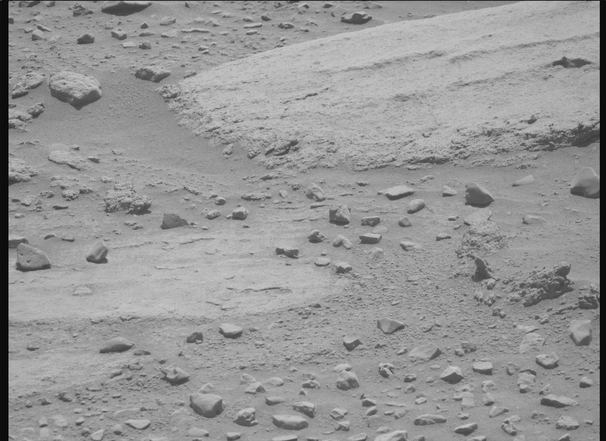 This image was taken by MCZ_RIGHT onboard NASA's Mars rover Perseverance on Sol 738