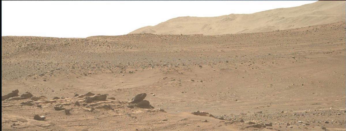 This image was taken by MCZ_RIGHT onboard NASA's Mars rover Perseverance on Sol 738
