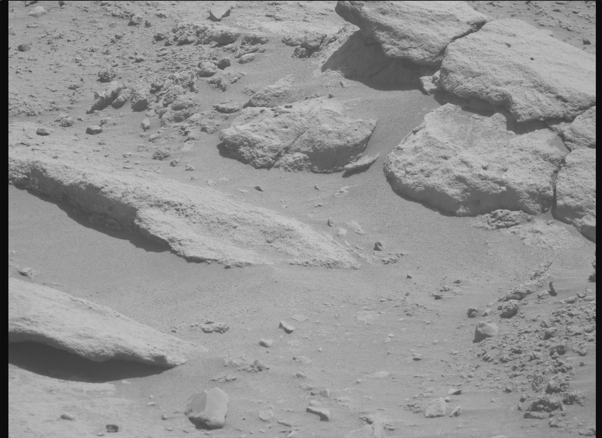 This image was taken by MCZ_RIGHT onboard NASA's Mars rover Perseverance on Sol 739
