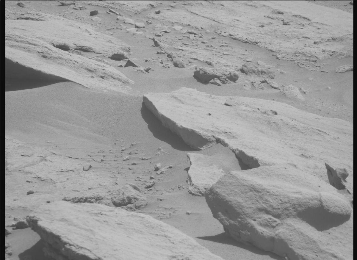 This image was taken by MCZ_RIGHT onboard NASA's Mars rover Perseverance on Sol 739