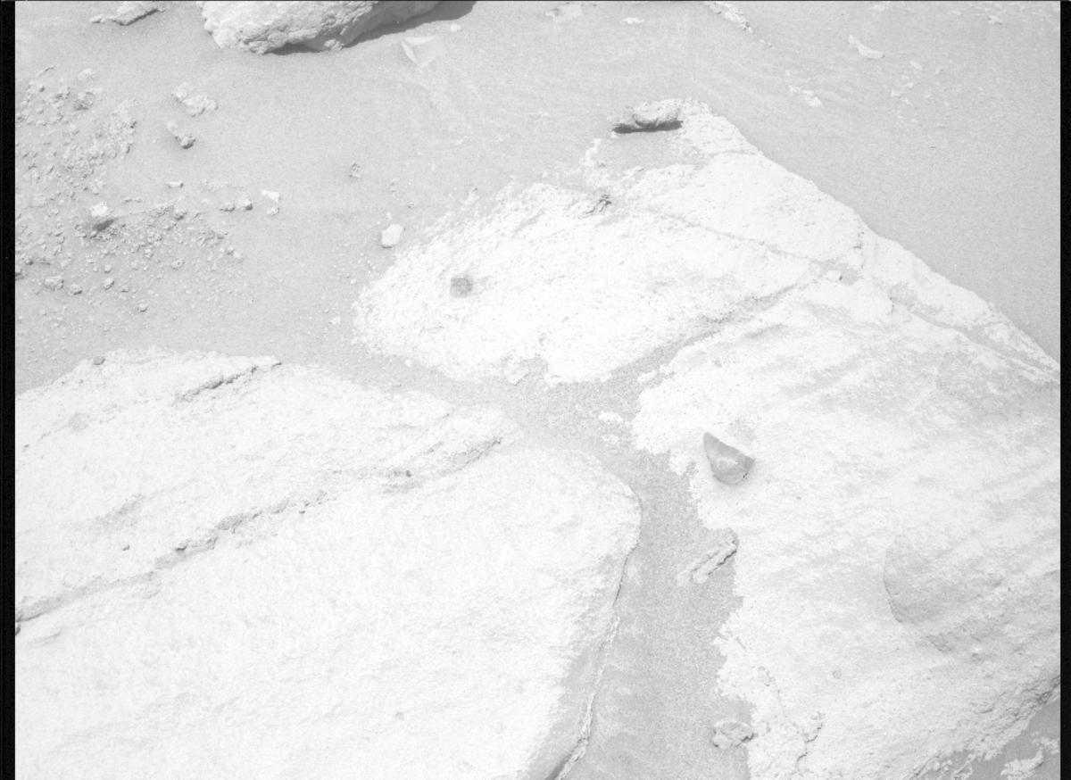 This image was taken by MCZ_RIGHT onboard NASA's Mars rover Perseverance on Sol 742
