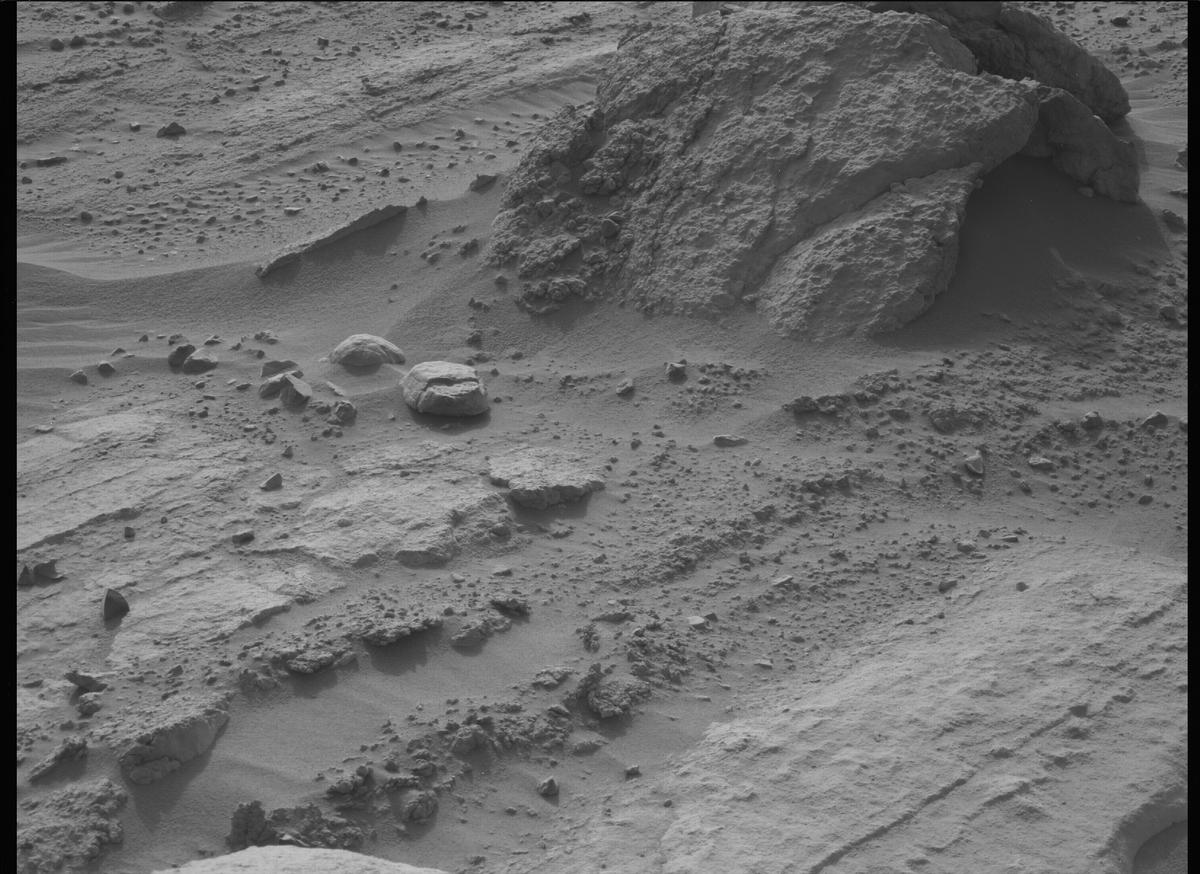 This image was taken by MCZ_RIGHT onboard NASA's Mars rover Perseverance on Sol 742