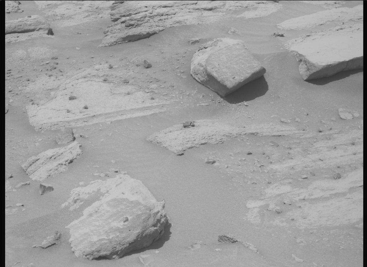 This image was taken by MCZ_RIGHT onboard NASA's Mars rover Perseverance on Sol 742
