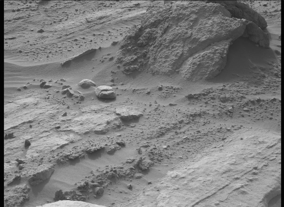 This image was taken by MCZ_RIGHT onboard NASA's Mars rover Perseverance on Sol 742