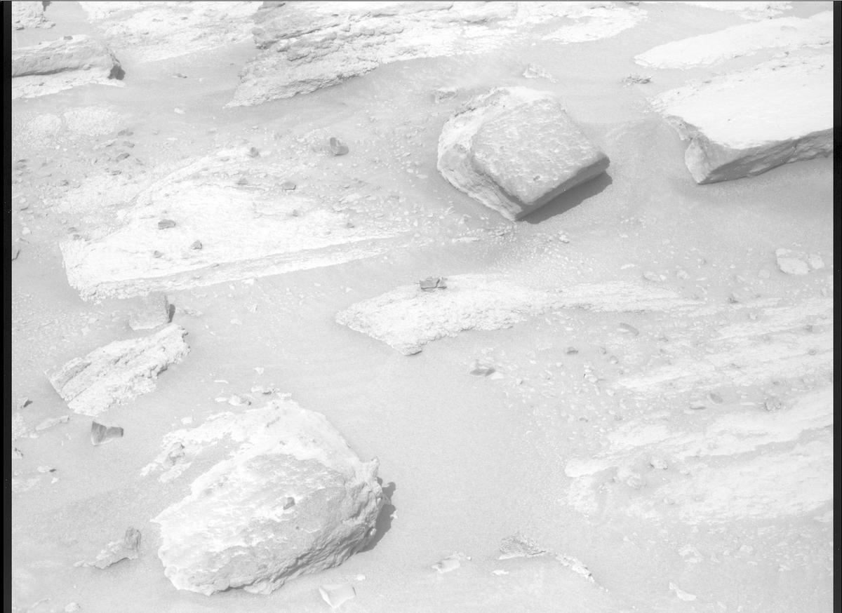 This image was taken by MCZ_RIGHT onboard NASA's Mars rover Perseverance on Sol 742