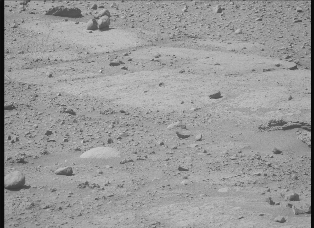 This image was taken by MCZ_RIGHT onboard NASA's Mars rover Perseverance on Sol 743