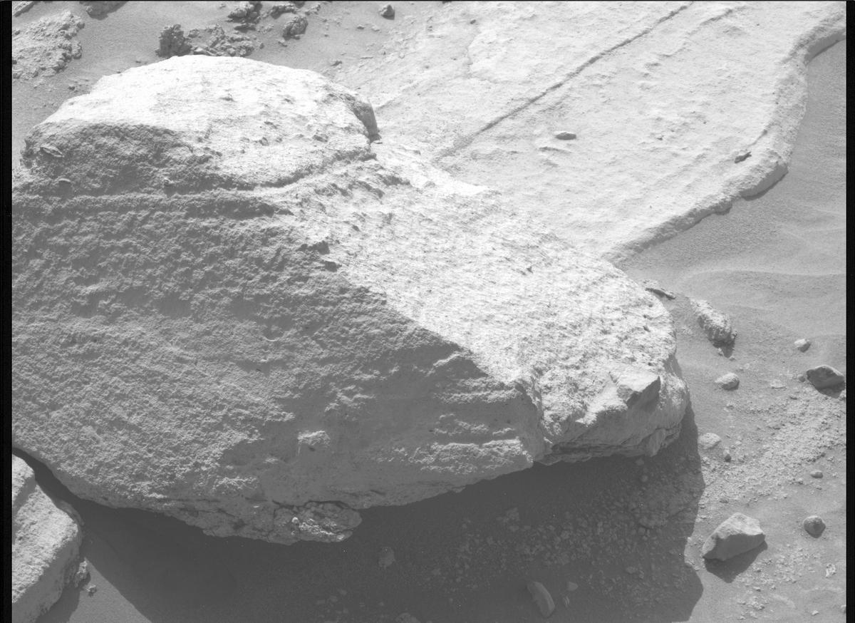 This image was taken by MCZ_RIGHT onboard NASA's Mars rover Perseverance on Sol 743