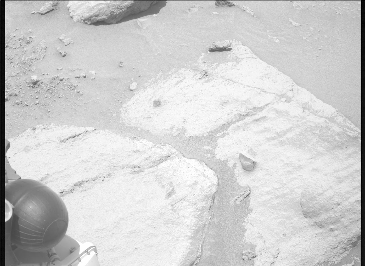 This image was taken by MCZ_RIGHT onboard NASA's Mars rover Perseverance on Sol 744