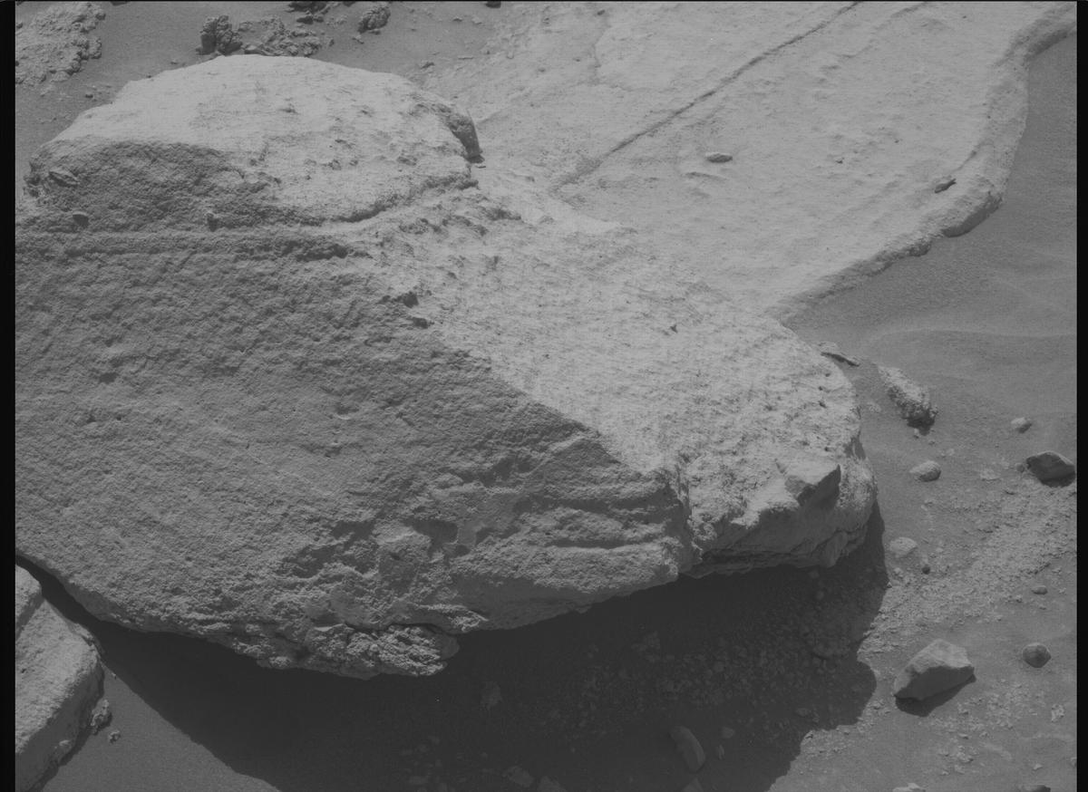 This image was taken by MCZ_RIGHT onboard NASA's Mars rover Perseverance on Sol 745