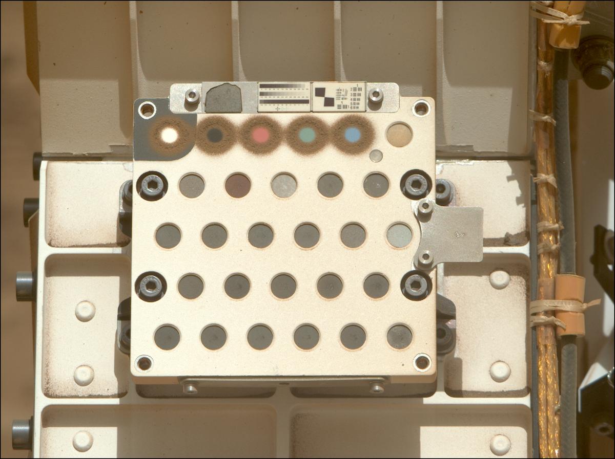This image was taken by MCZ_RIGHT onboard NASA's Mars rover Perseverance on Sol 747
