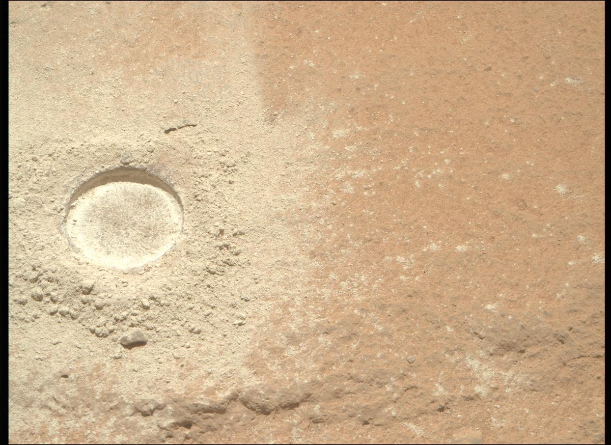 This image was taken by MCZ_RIGHT onboard NASA's Mars rover Perseverance on Sol 748