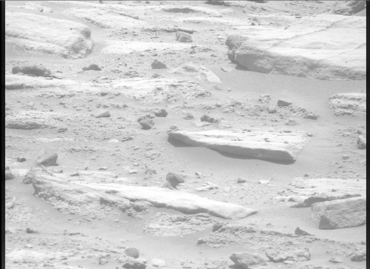 This image was taken by MCZ_RIGHT onboard NASA's Mars rover Perseverance on Sol 750