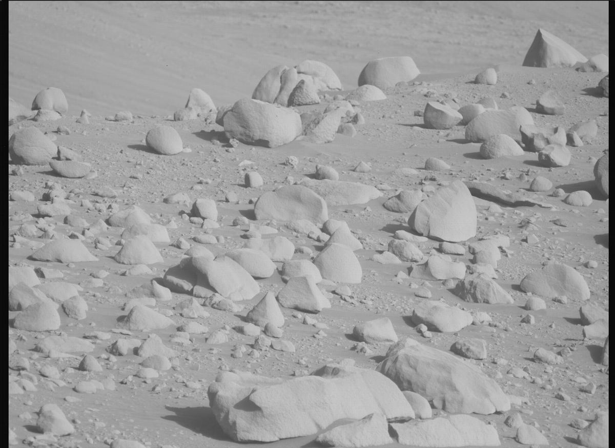 This image was taken by MCZ_LEFT onboard NASA's Mars rover Perseverance on Sol 753