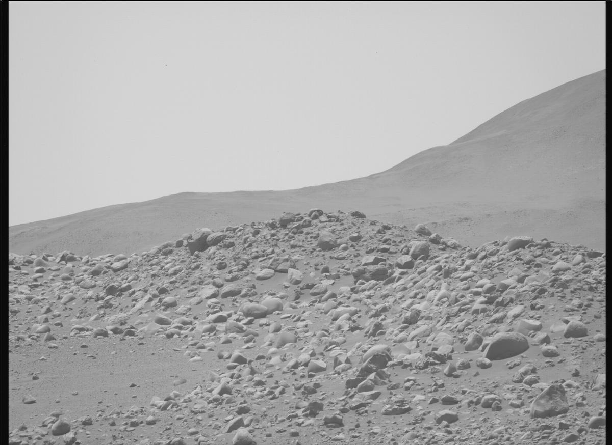 This image was taken by MCZ_LEFT onboard NASA's Mars rover Perseverance on Sol 754