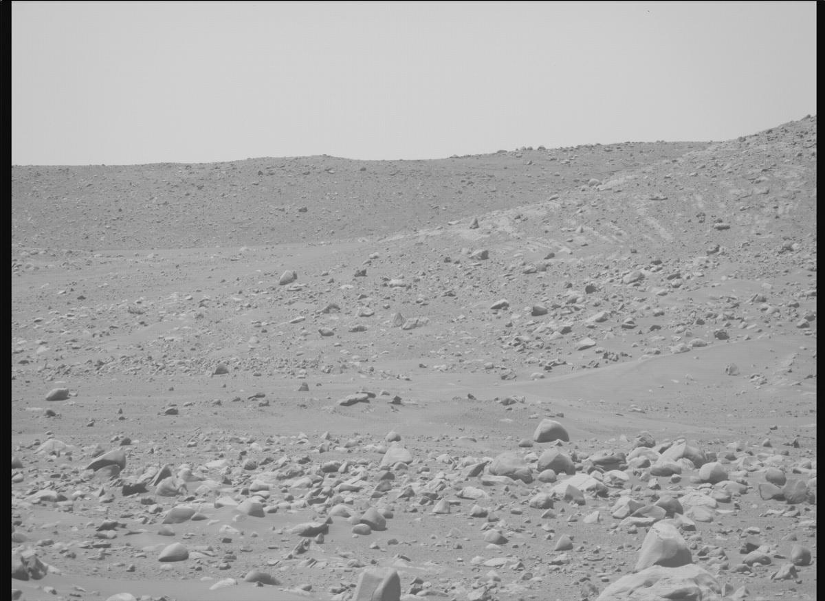 This image was taken by MCZ_RIGHT onboard NASA's Mars rover Perseverance on Sol 754