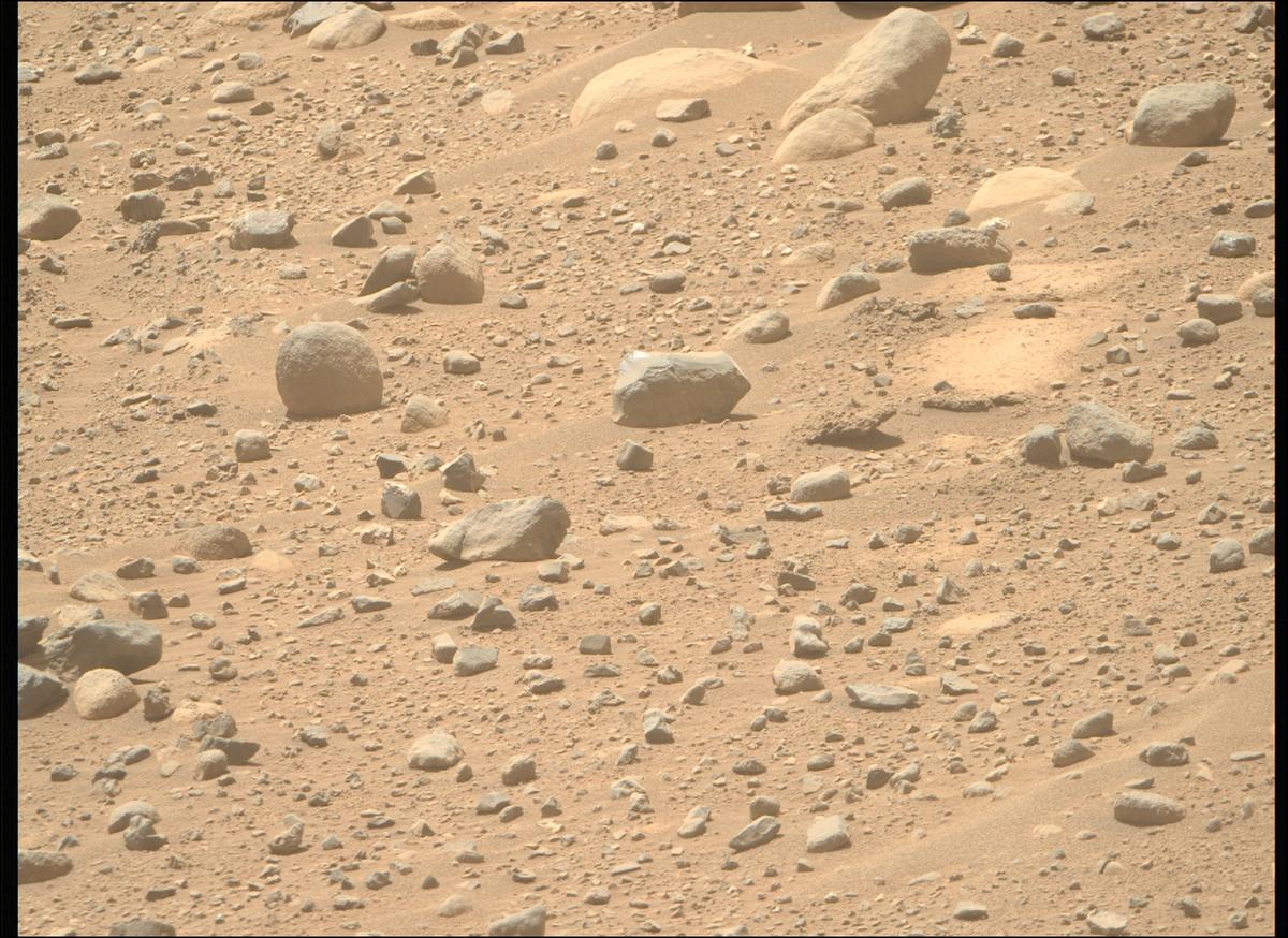 This image was taken by MCZ_RIGHT onboard NASA's Mars rover Perseverance on Sol 754