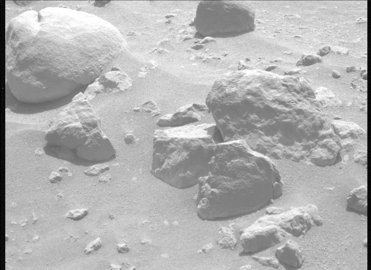 This image was taken by MCZ_LEFT onboard NASA's Mars rover Perseverance on Sol 756