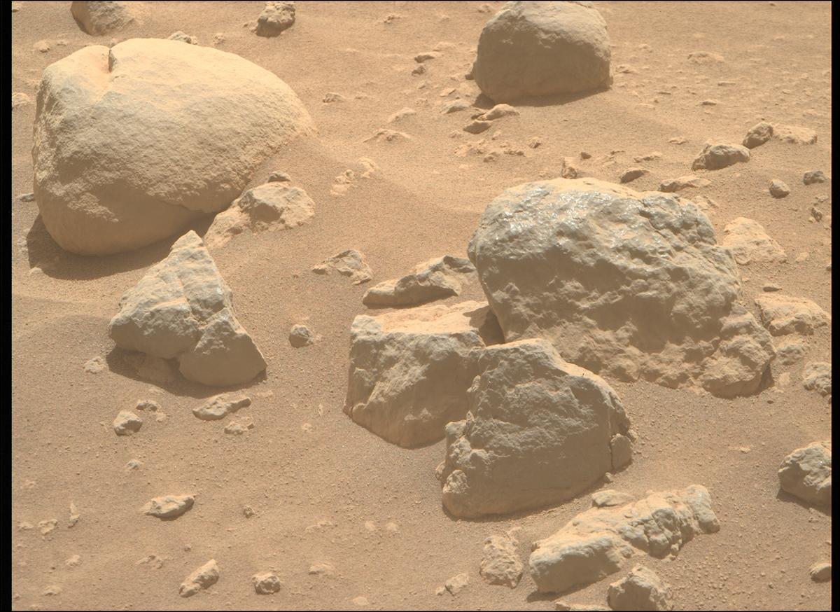 This image was taken by MCZ_RIGHT onboard NASA's Mars rover Perseverance on Sol 756