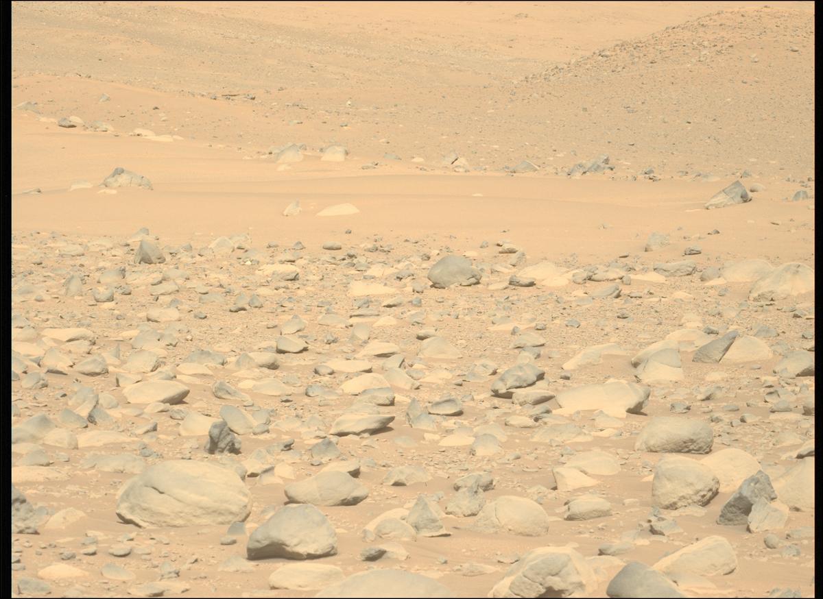 This image was taken by MCZ_LEFT onboard NASA's Mars rover Perseverance on Sol 757