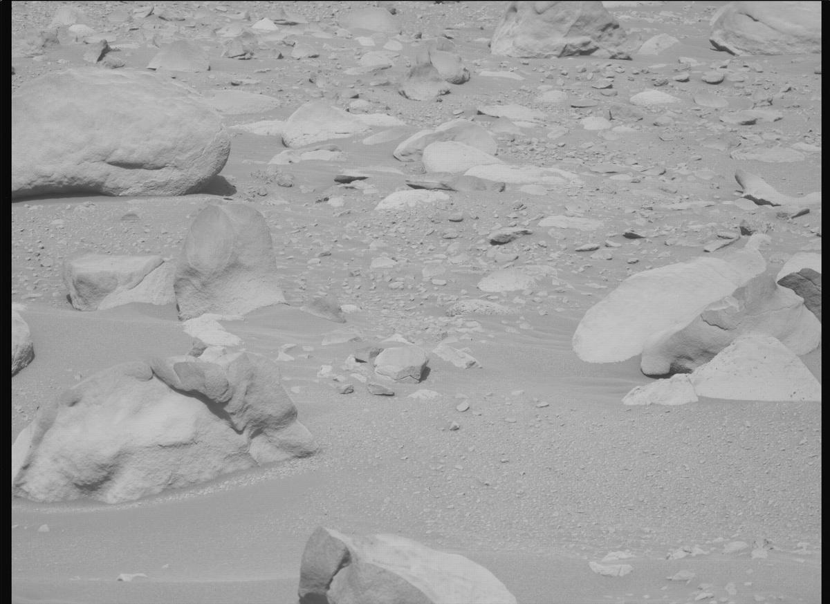 This image was taken by MCZ_LEFT onboard NASA's Mars rover Perseverance on Sol 757