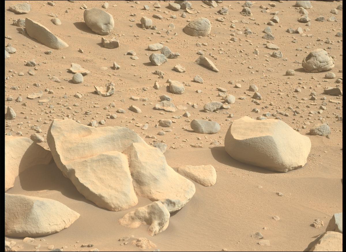 This image was taken by MCZ_LEFT onboard NASA's Mars rover Perseverance on Sol 757