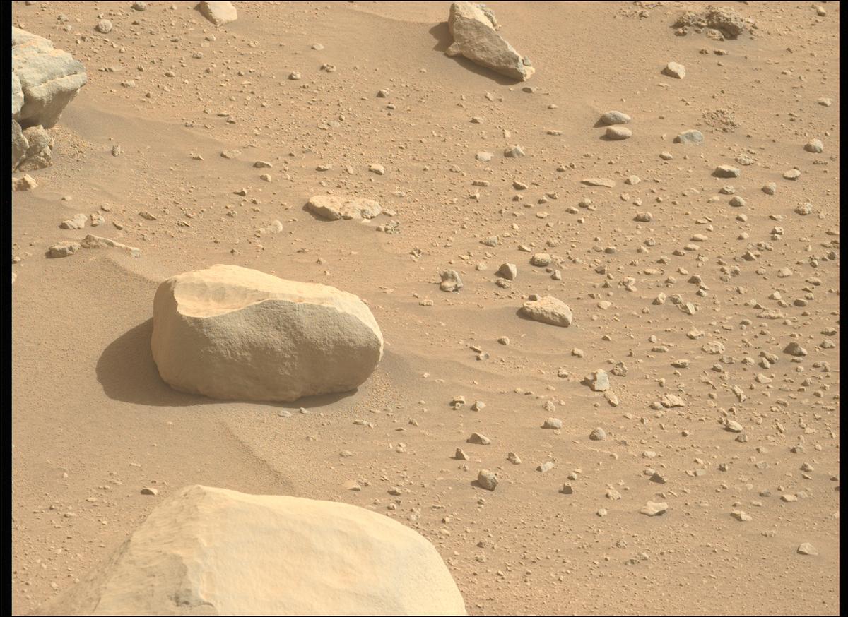 This image was taken by MCZ_LEFT onboard NASA's Mars rover Perseverance on Sol 757