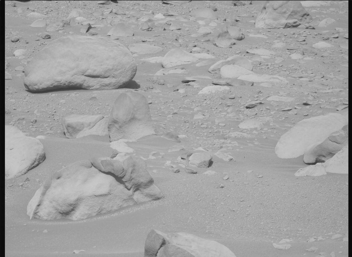 This image was taken by MCZ_RIGHT onboard NASA's Mars rover Perseverance on Sol 757