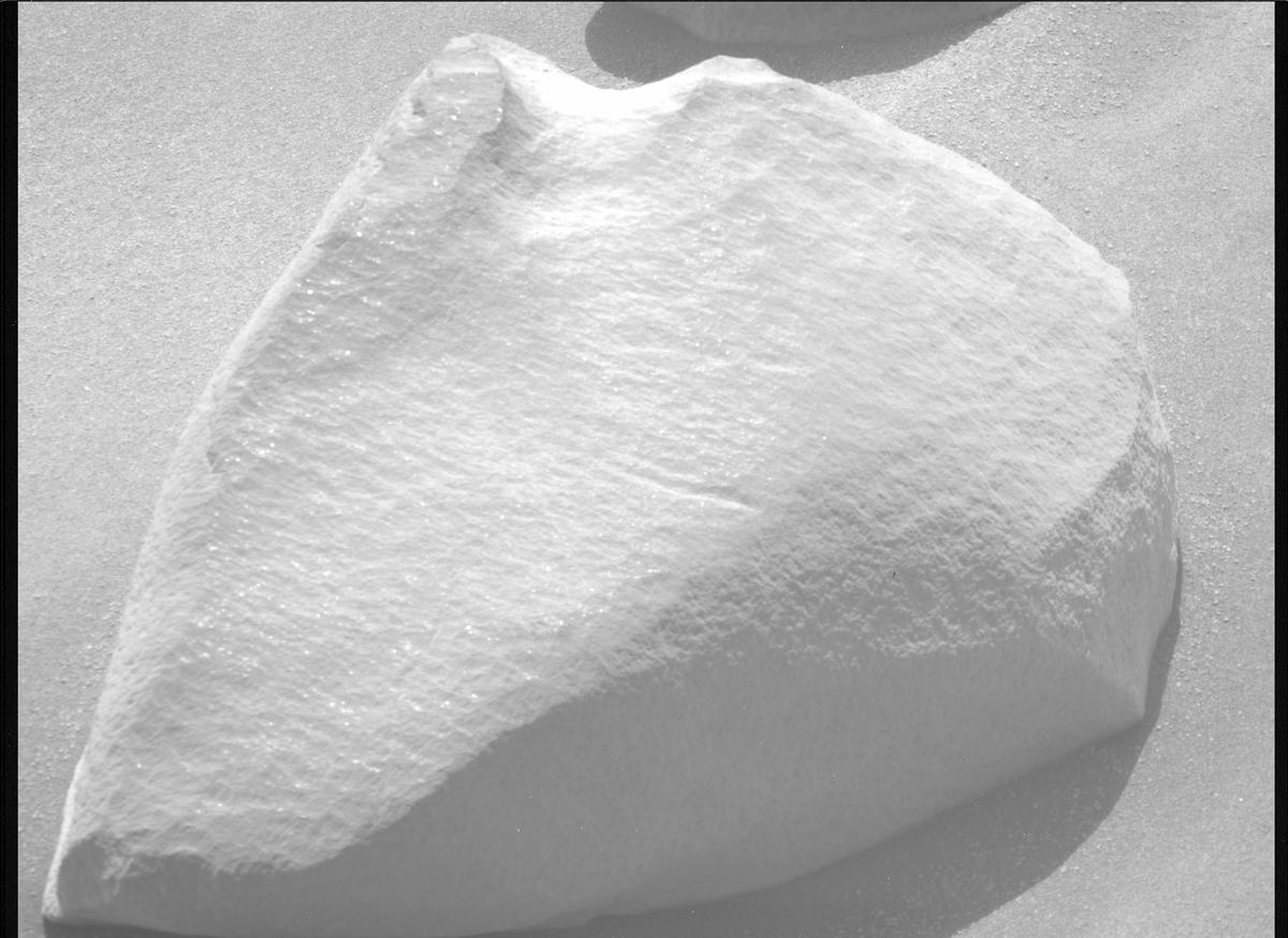 This image was taken by MCZ_RIGHT onboard NASA's Mars rover Perseverance on Sol 757