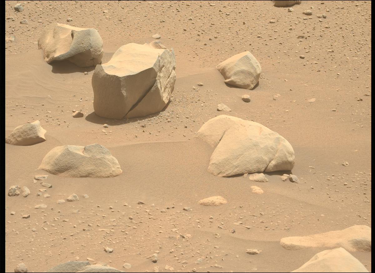 This image was taken by MCZ_LEFT onboard NASA's Mars rover Perseverance on Sol 758