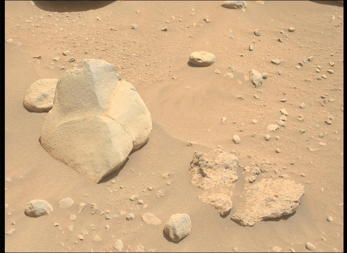 This image was taken by MCZ_LEFT onboard NASA's Mars rover Perseverance on Sol 758