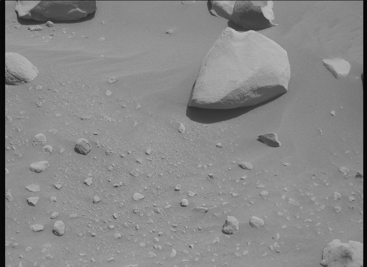 This image was taken by MCZ_LEFT onboard NASA's Mars rover Perseverance on Sol 758