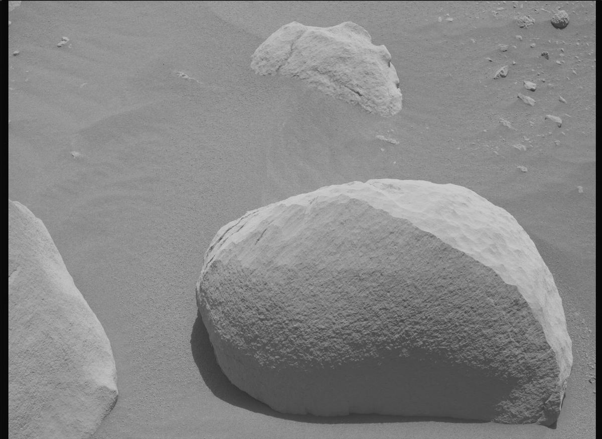 This image was taken by MCZ_LEFT onboard NASA's Mars rover Perseverance on Sol 758