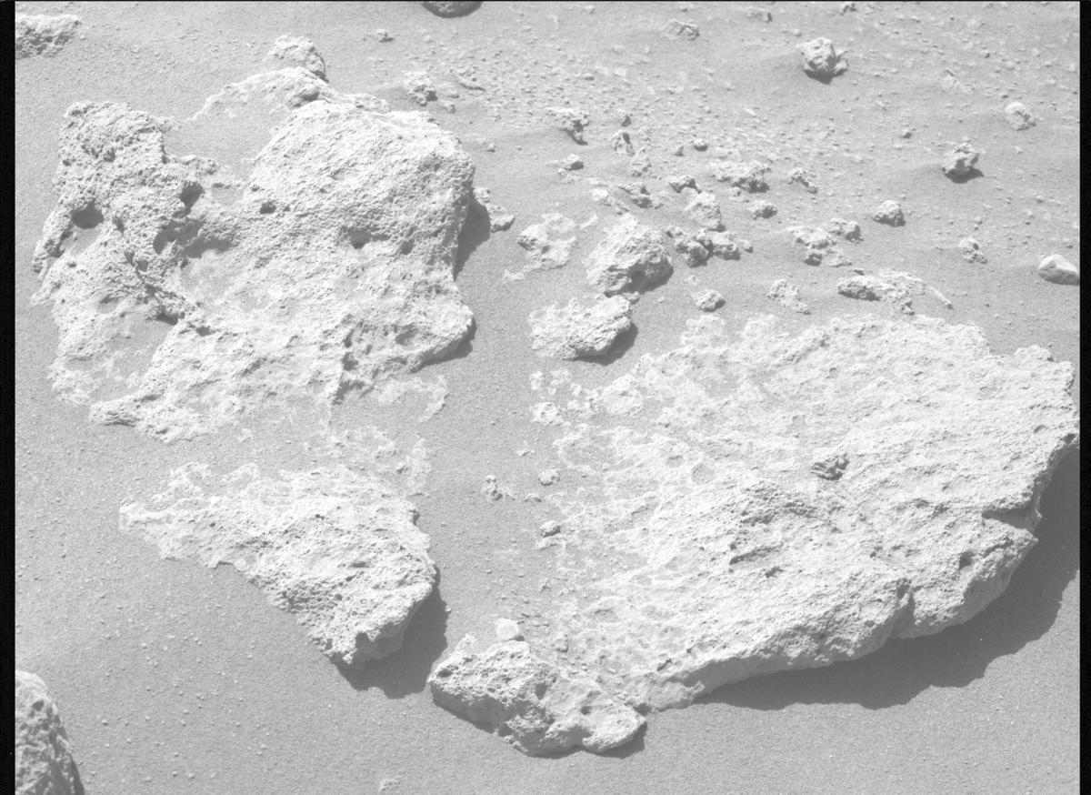 This image was taken by MCZ_LEFT onboard NASA's Mars rover Perseverance on Sol 758