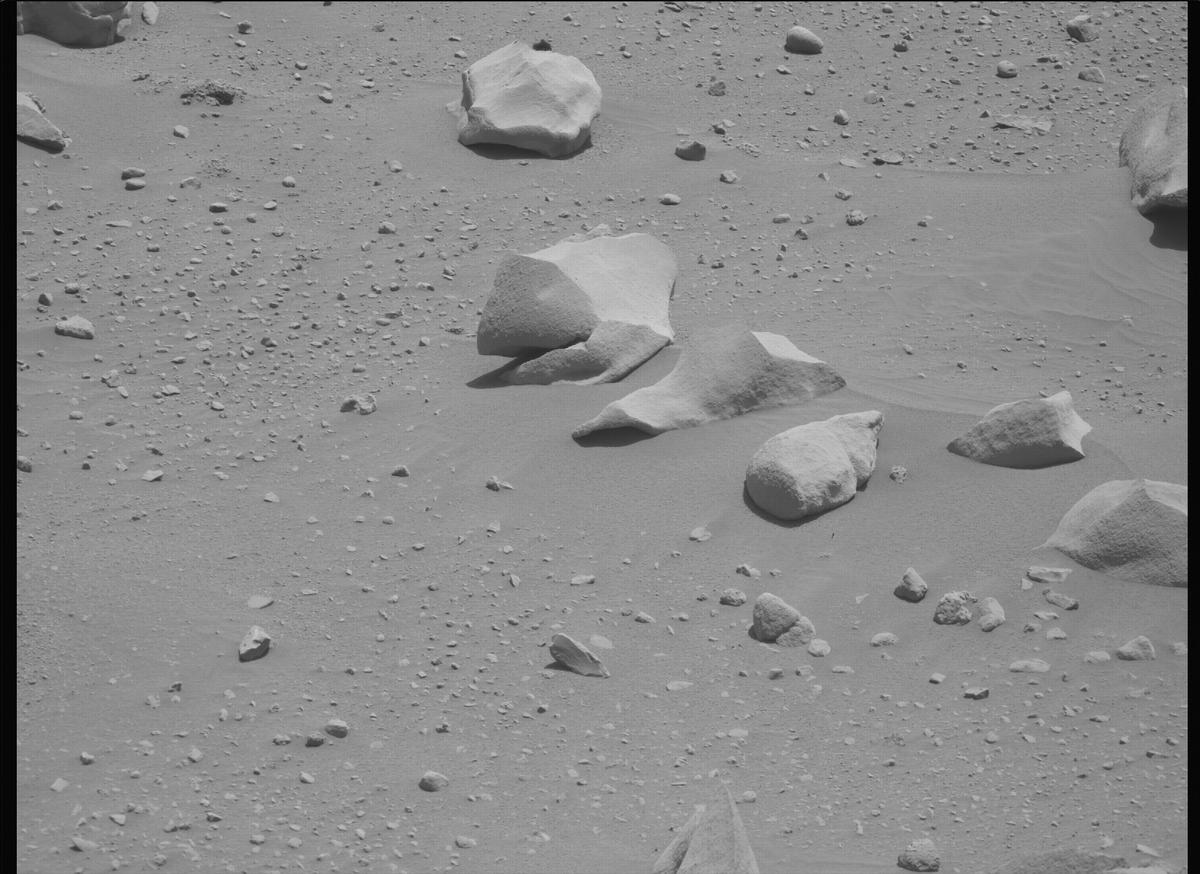 This image was taken by MCZ_RIGHT onboard NASA's Mars rover Perseverance on Sol 758