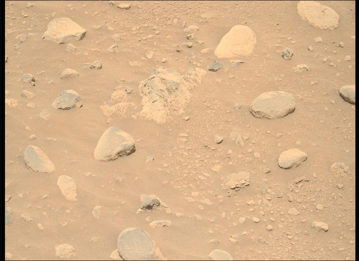 This image was taken by MCZ_RIGHT onboard NASA's Mars rover Perseverance on Sol 758