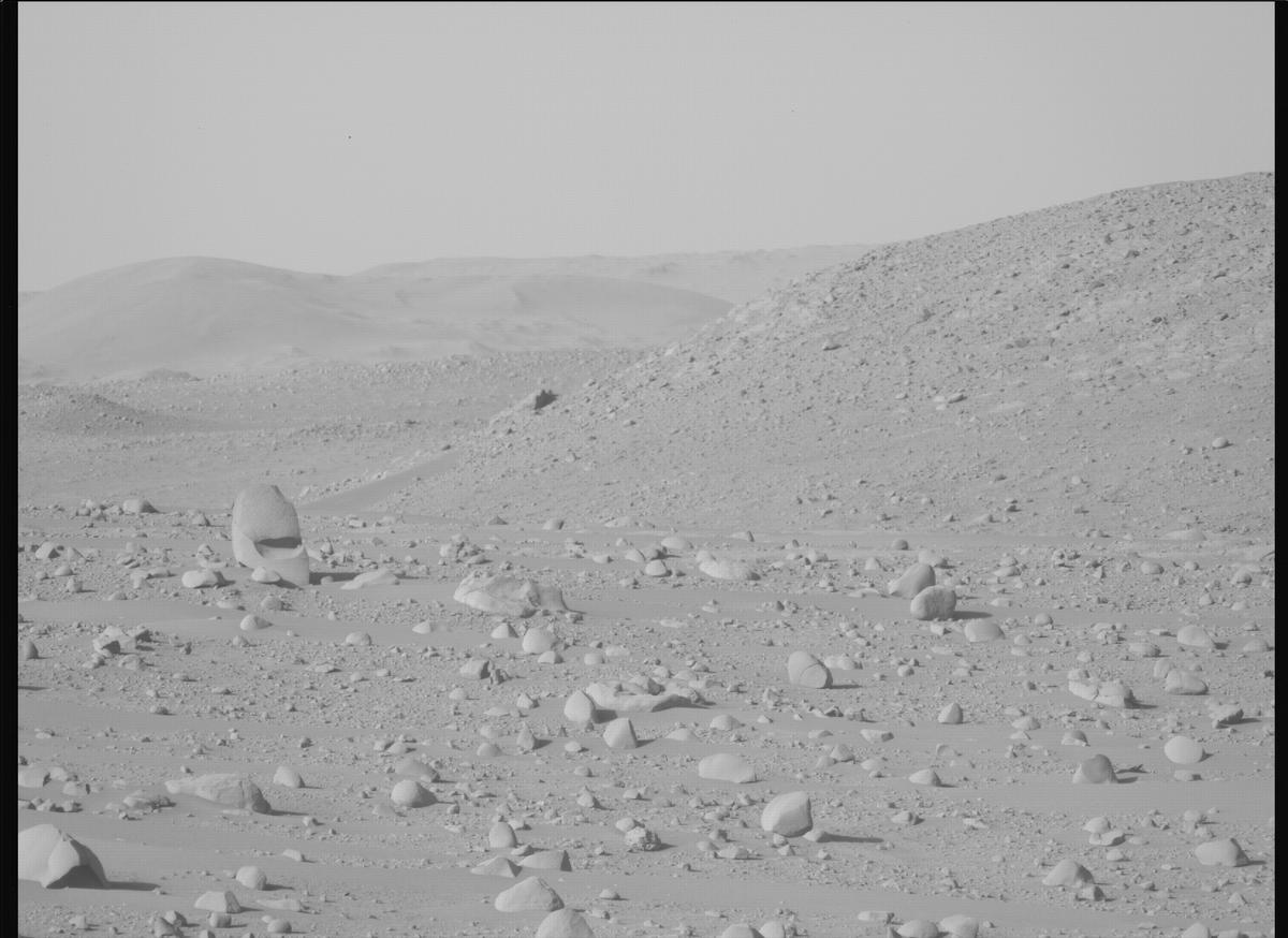 This image was taken by MCZ_LEFT onboard NASA's Mars rover Perseverance on Sol 762