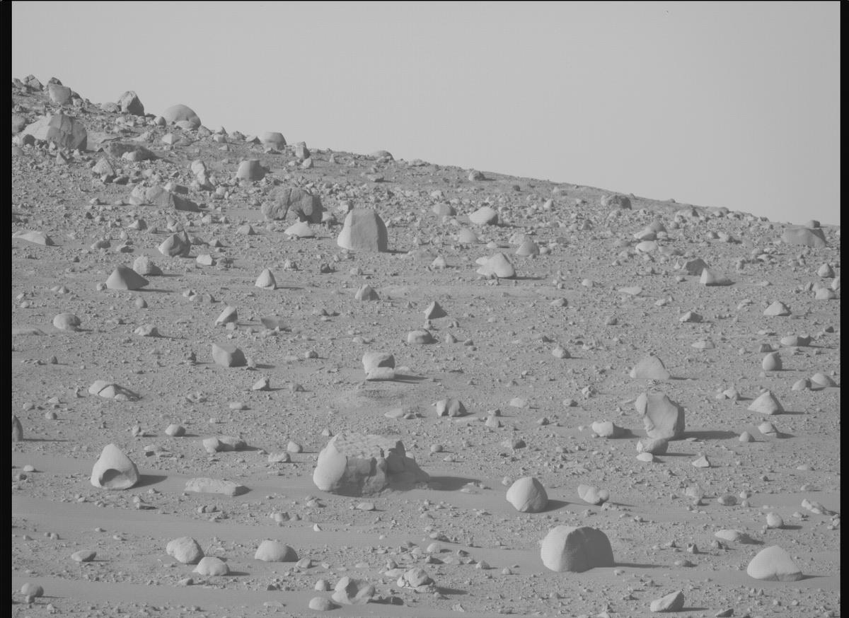 This image was taken by MCZ_RIGHT onboard NASA's Mars rover Perseverance on Sol 762
