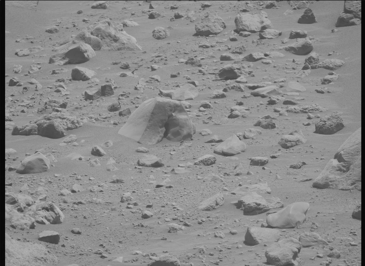 This image was taken by MCZ_LEFT onboard NASA's Mars rover Perseverance on Sol 768