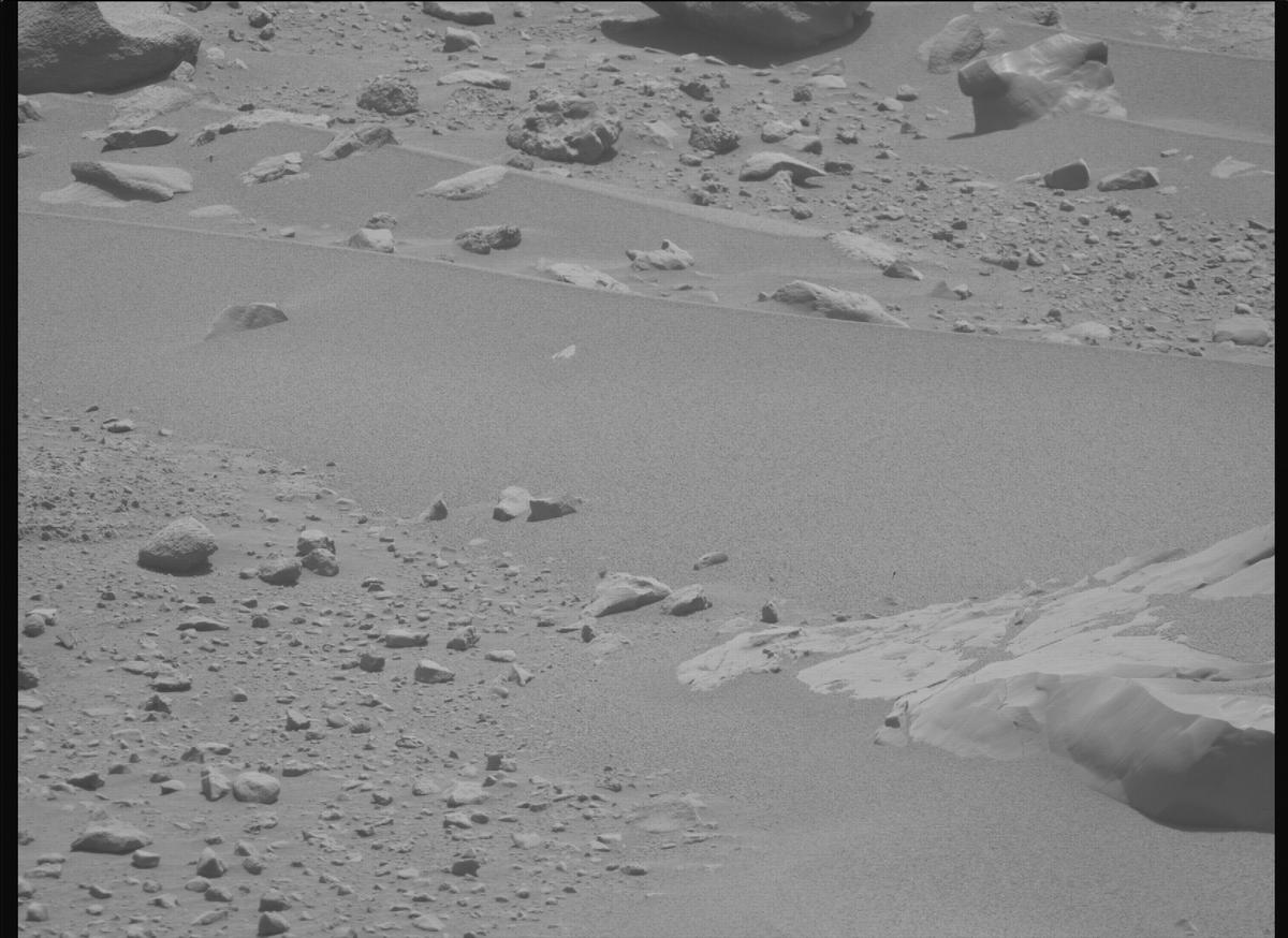 This image was taken by MCZ_RIGHT onboard NASA's Mars rover Perseverance on Sol 768