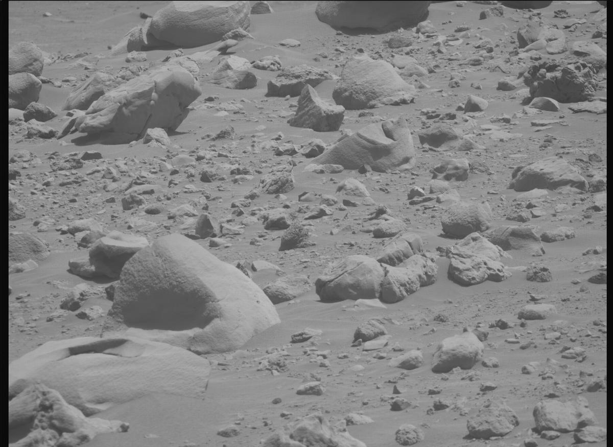 This image was taken by MCZ_RIGHT onboard NASA's Mars rover Perseverance on Sol 768