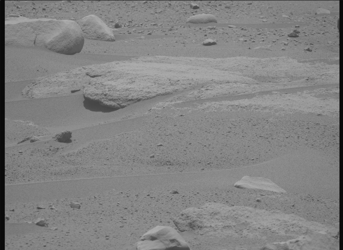 This image was taken by MCZ_RIGHT onboard NASA's Mars rover Perseverance on Sol 768
