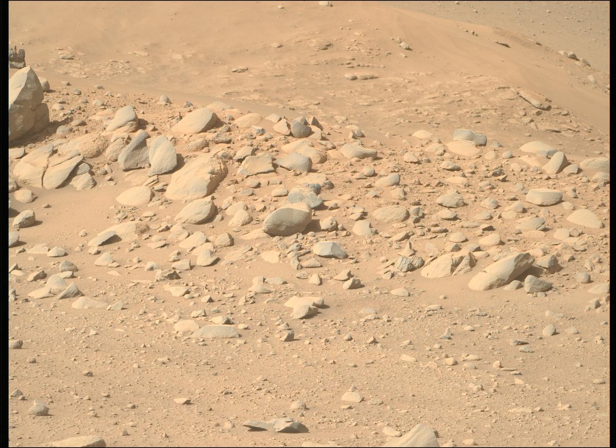 This image was taken by MCZ_RIGHT onboard NASA's Mars rover Perseverance on Sol 768