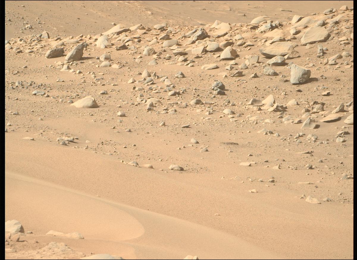 This image was taken by MCZ_RIGHT onboard NASA's Mars rover Perseverance on Sol 768