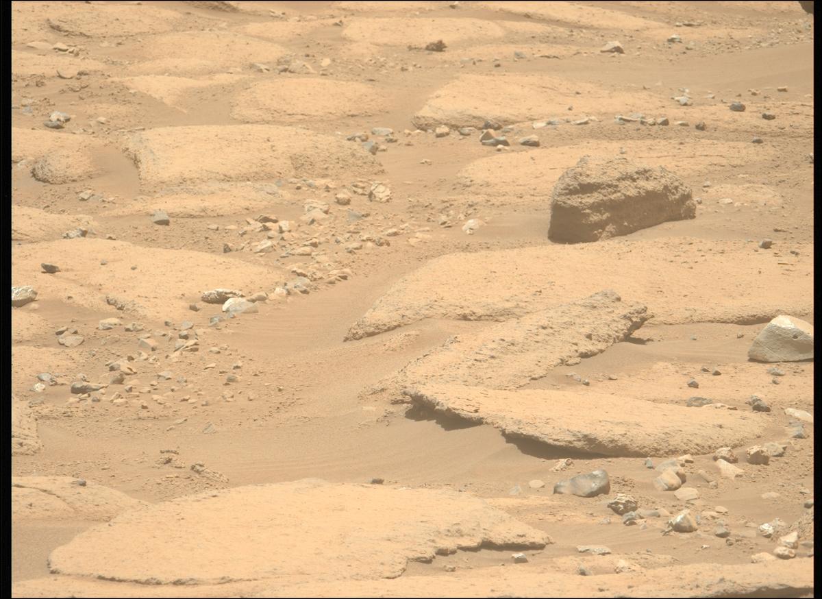 This image was taken by MCZ_LEFT onboard NASA's Mars rover Perseverance on Sol 772