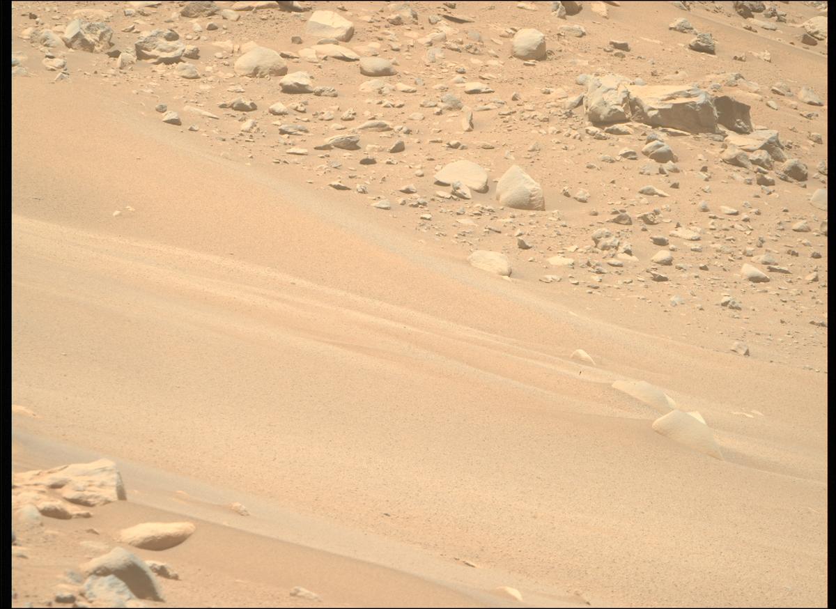 This image was taken by MCZ_RIGHT onboard NASA's Mars rover Perseverance on Sol 772