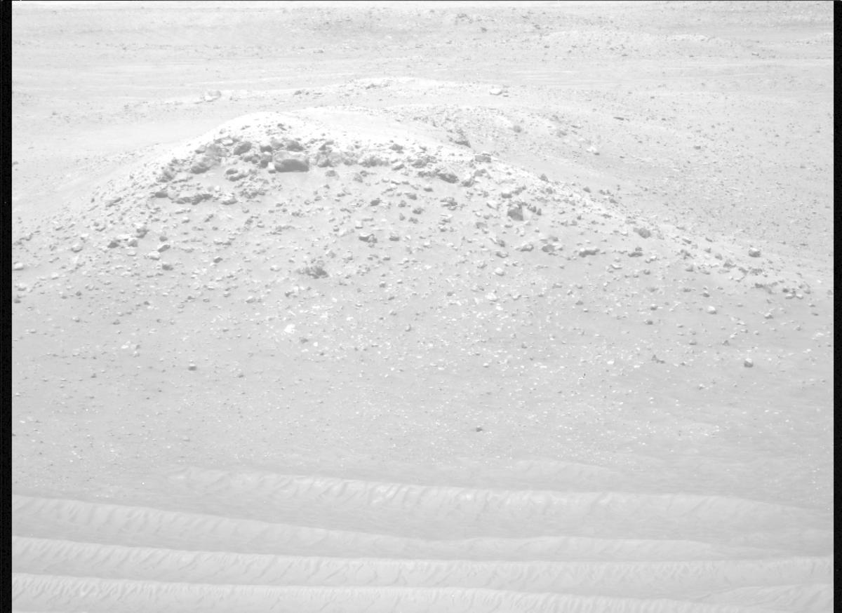 This image was taken by MCZ_RIGHT onboard NASA's Mars rover Perseverance on Sol 773